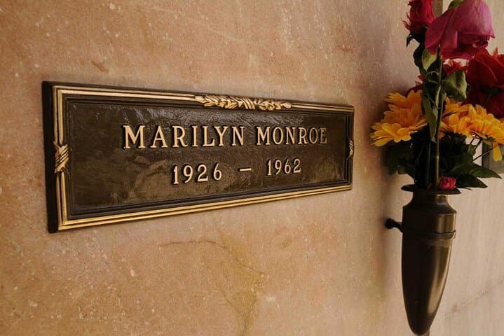 Hollywood Chills: Celebrity Scandals & Cemetery Tour — 3-Hour Private Drive photo 1