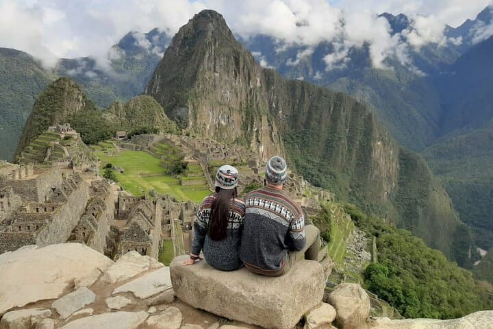 Sunrise at Machu Picchu: 2-Day Sacred Valley Train Tour from Cusco