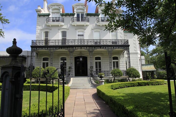 Self-Guided Garden District Walking Tour New Orleans — Downloadable Audio Guide