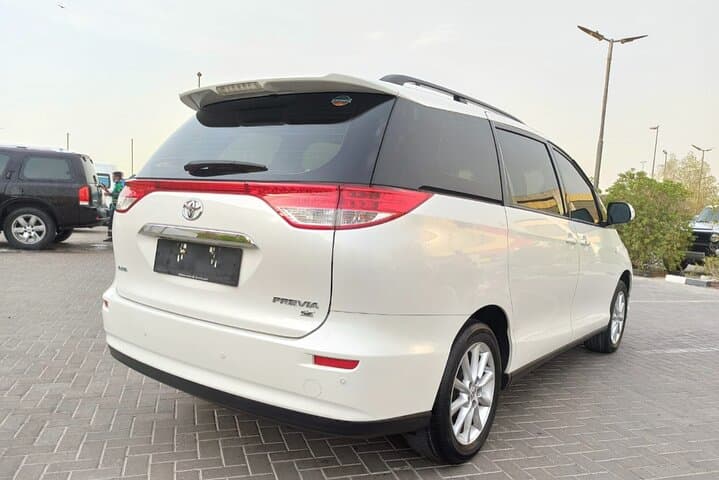 Dubai 6-Seater Minivan Rental — Private Full-Day Hyundai H1 photo 2