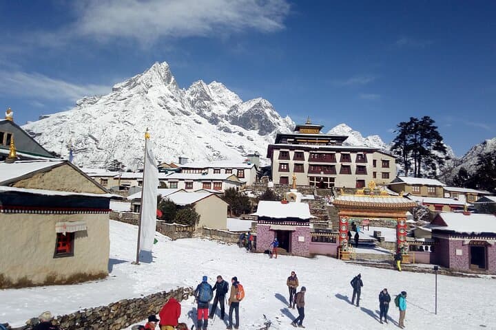 Conquering Everest Base Camp: 14-Day Trek Guide from Lukla