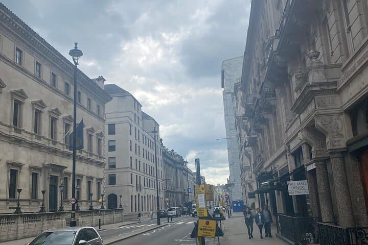 Half-Day London Walking Tour: Trafalgar, Guards & St James's Park photo 4