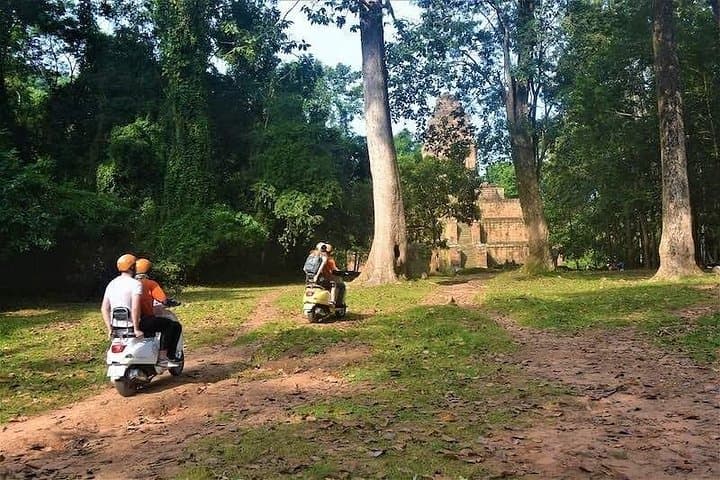 Angkor Wat Sunrise Vespa Tour: Secret Sunrise Spot & Temple Ride photo 1