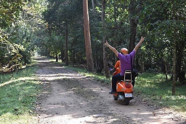 Angkor Wat Sunrise Vespa Tour: Secret Sunrise Spot & Temple Ride photo 2
