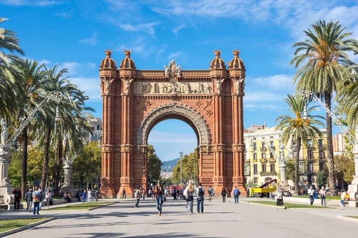 Romantic Self-Guided Walk Through Barcelona’s Gothic Quarter: Clues, Cathedrals & Secret Squares photo 3