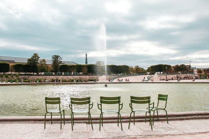 Historic Paris Walking Tours: Notre-Dame, Sainte-Chapelle & The Louvre Audio Guide
