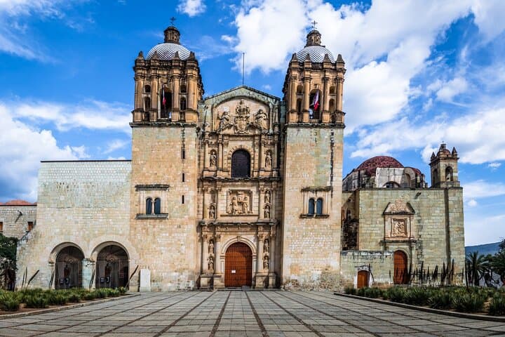 2-Day Guided Tour in Oaxaca from Huatulco — Hierve el Agua, Monte Albán & Local Crafts