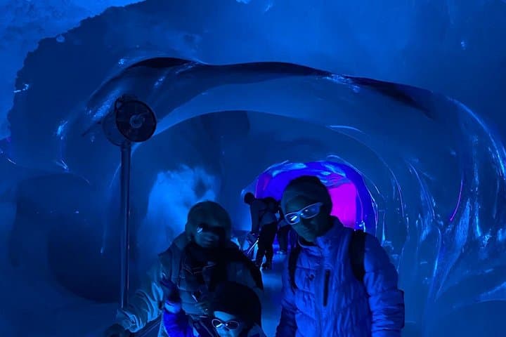 Mount Titlis Full-Day Private Glacier Tour from Zurich: Rotair, Cliff Walk & Glacier Cave photo 4