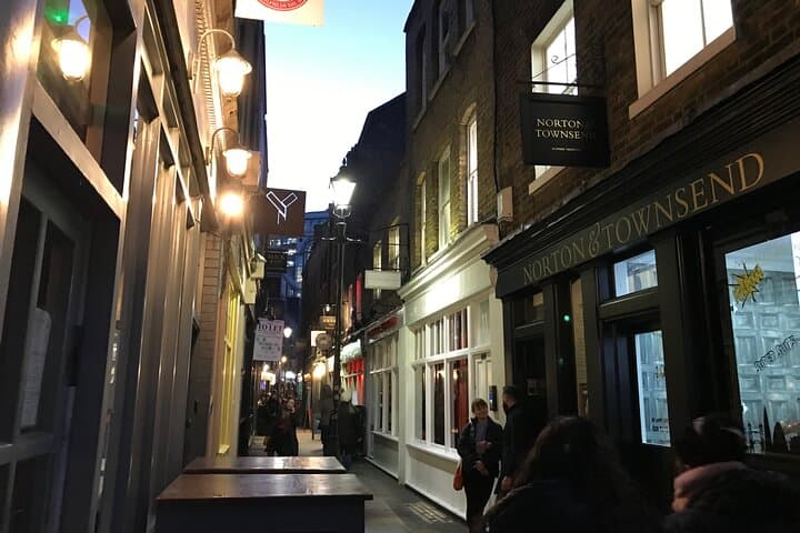 Jack the Ripper Walking Tour: Whitechapel Crime Scenes & Victorian East End