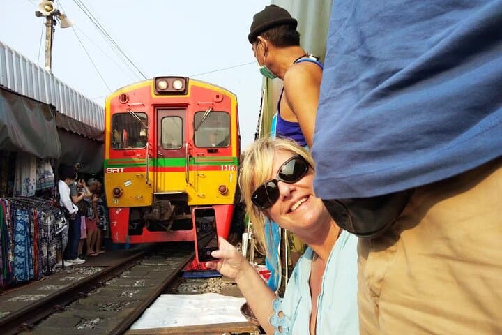 Private Floating and Mae Klong Railway Market Tour from Bangkok photo 6