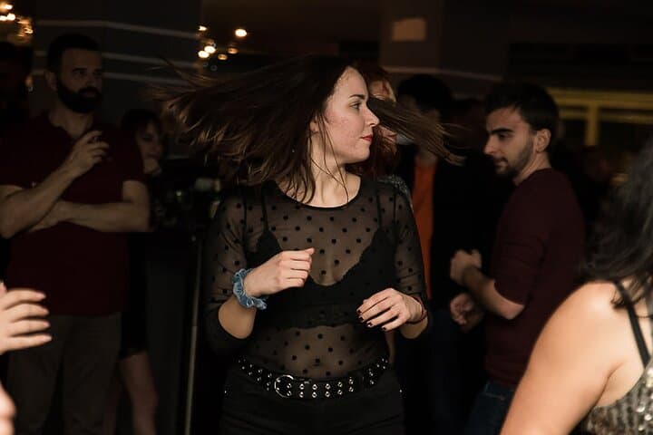 Budapest Salsa Lovers Dance Experience: Private Salsa, Bachata & Reggaeton Class photo 3
