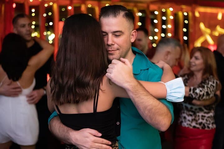 Budapest Salsa Lovers Dance Experience: Private Salsa, Bachata & Reggaeton Class photo 4