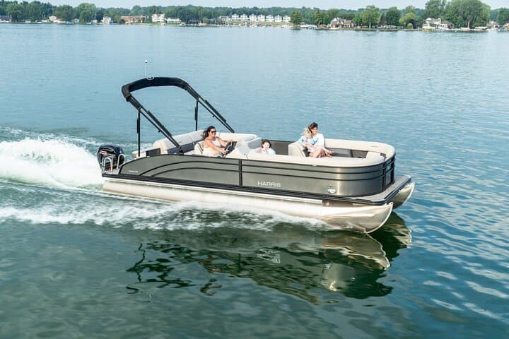 25-foot Tritoons in Door County: 3-Hour Sister Bay Boat Rental