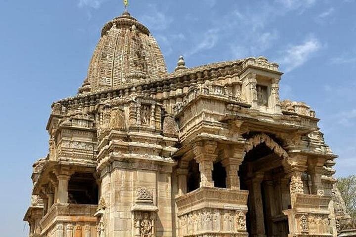Full-Day Guided Udaipur Sightseeing: City Palace, Lake Pichola & Heritage Walk photo 3