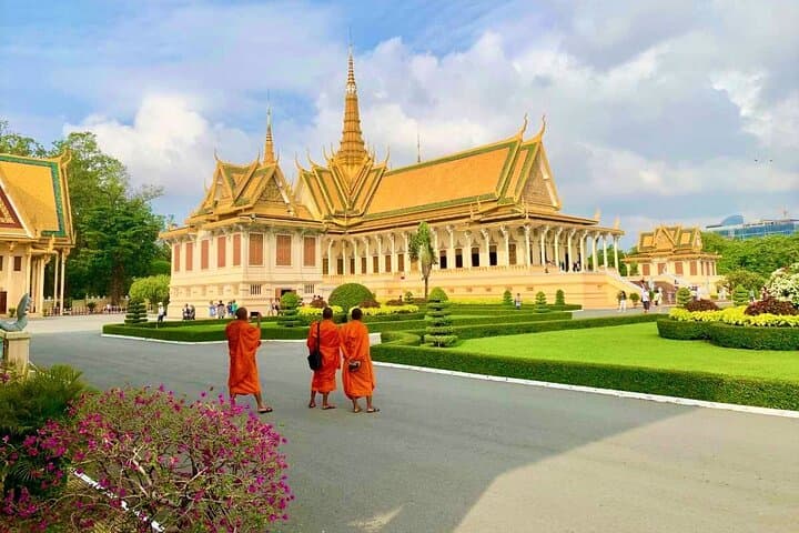 Phnom Penh Full-Day Private Tour: Royal Palace, Tuol Sleng & Killing Fields photo 6