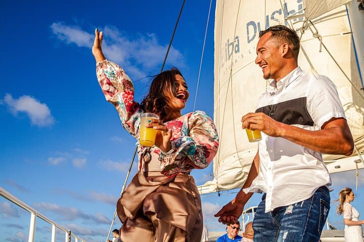 Aruba Sunset Sail with Open Bar: Evening Catamaran Cruise from Palm Beach