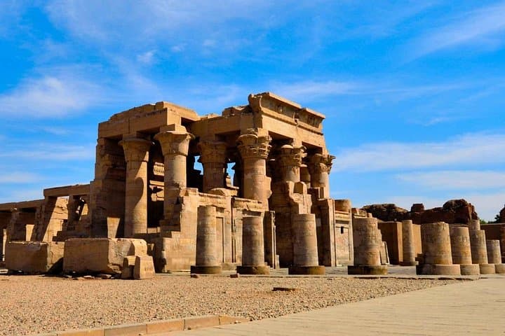 Nile Cruise Aswan to Luxor: 4-Day Temples, Abu Simbel & Luxor Balloon photo 1