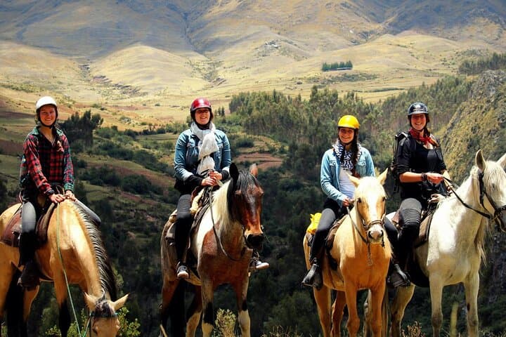 Horseback Riding to Miradores del Valle de Cusco — Half-Day Scenic Ride