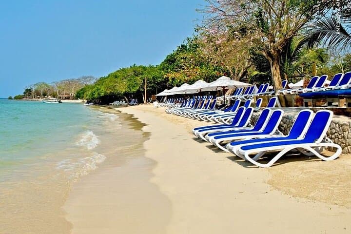 Full-Day Isla del Encanto: Cartagena Rosario Islands Speedboat Excursion photo 2