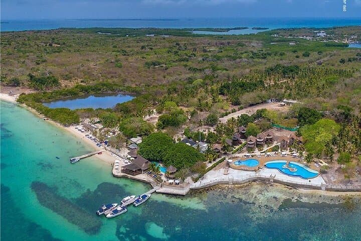 Full-Day Isla del Encanto: Cartagena Rosario Islands Speedboat Excursion photo 1