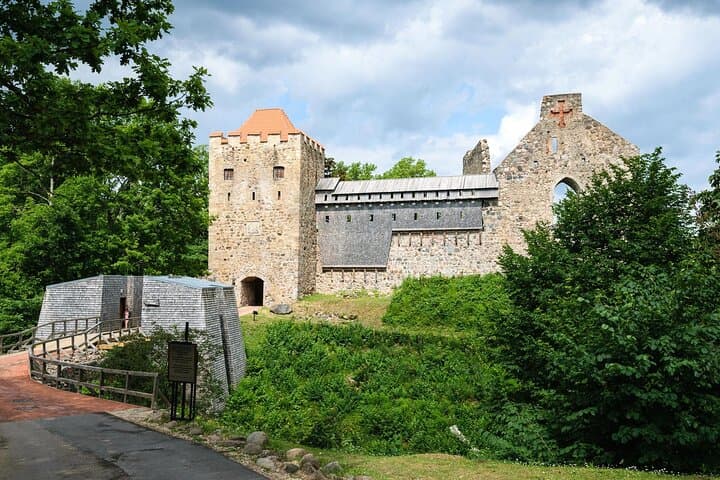 Full-Day Sigulda Hike: Gauja National Park, Castle Ruins & Sandstone Caves photo 3