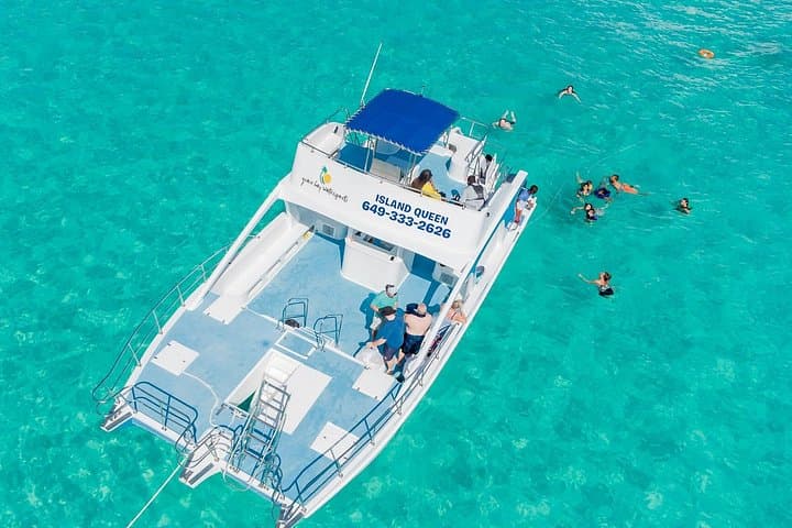 Private Catamaran Tour from Providenciales: Half Moon Bay & Little Water Cay photo 3