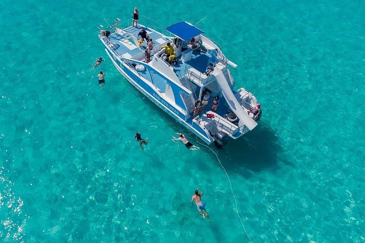 Private Catamaran Tour from Providenciales: Half Moon Bay & Little Water Cay photo 4
