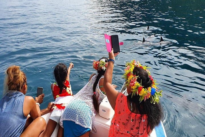 Moorea Lagoon Tour with Lunch — Snorkel Rays, Sharks & Tahitian Cuisine