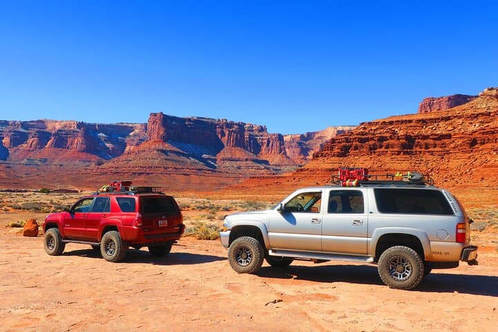 Canyonlands Backcountry 4x4 Tour: Shafer Trail, Musselman Arch & Petroglyphs photo 4