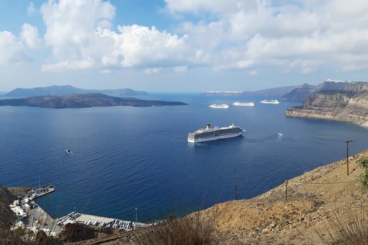 Santorini in a Day: Private Highlights Tour from Oia to Akrotiri photo 2