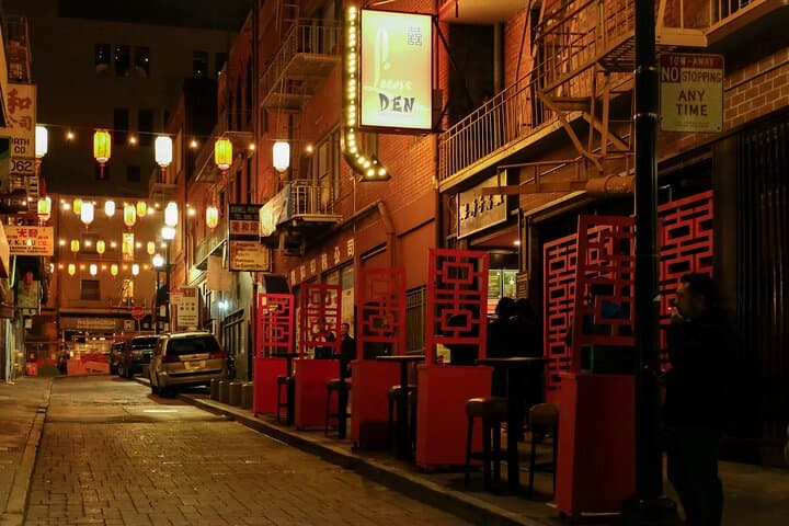 Walk with Spirits: Haunted Pub Crawl & Ghost Tour in San Francisco photo 6