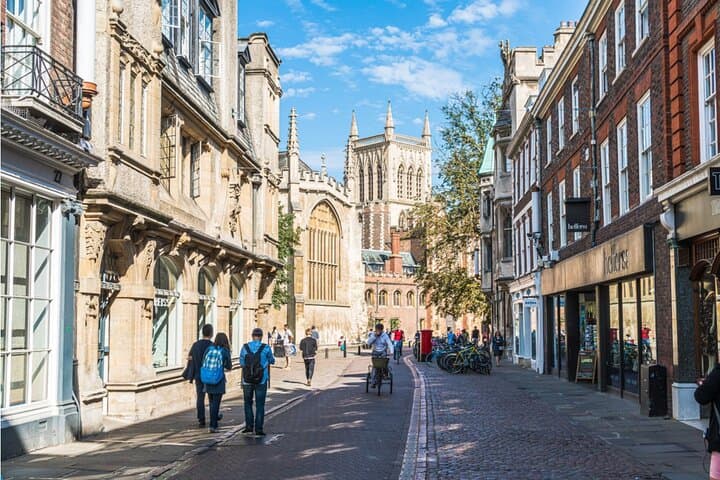 Cambridge Famous Alumni Quest: Interactive Walking Game Through University Highlights photo 3