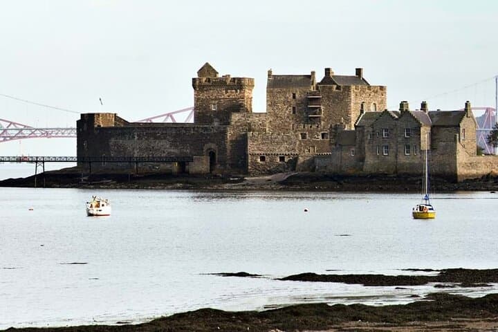 Blackness to Stirling: Private Day Tour to Stirling Castle & Wallace Monument from Edinburgh