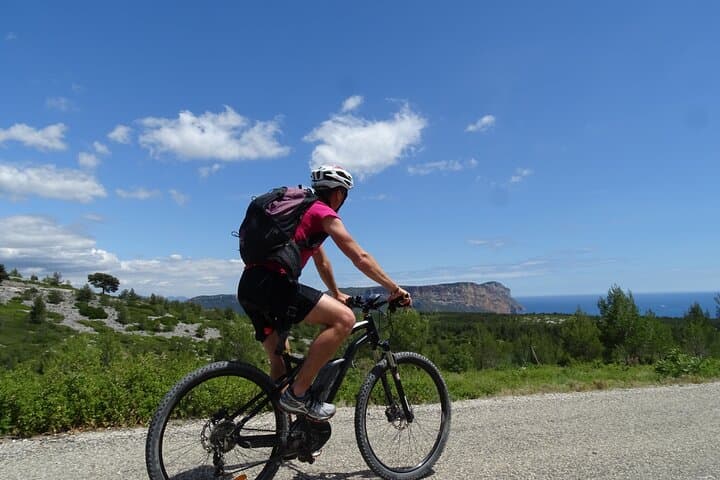 Explore Cassis National Park on an E-Mountain Bike: A Guided Adventure Through Calanques and Vineyards photo 4
