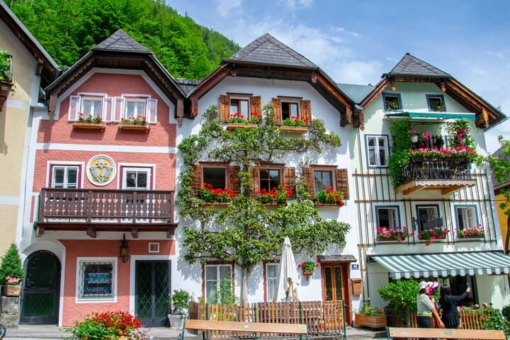 Hallstatt Exploration Game: Solve Clues Through a Historic Lakeside Village photo 3