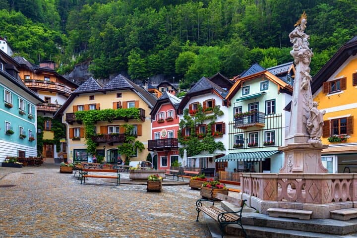 Hallstatt Exploration Game: Solve Clues Through a Historic Lakeside Village photo 5