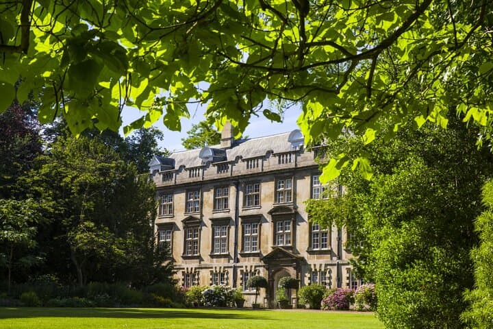 Cambridge Puzzle Walk: Scholars & Secrets Self-Guided City Game