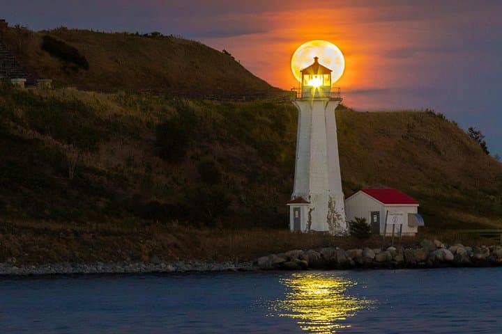 Halifax Moonlight Yacht Cruise: 90-Minute Adults-Only Waterfront Sail photo 6