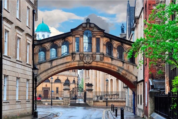 Oxford Alumni Puzzle Walk: Self-Guided Story Game Through the University