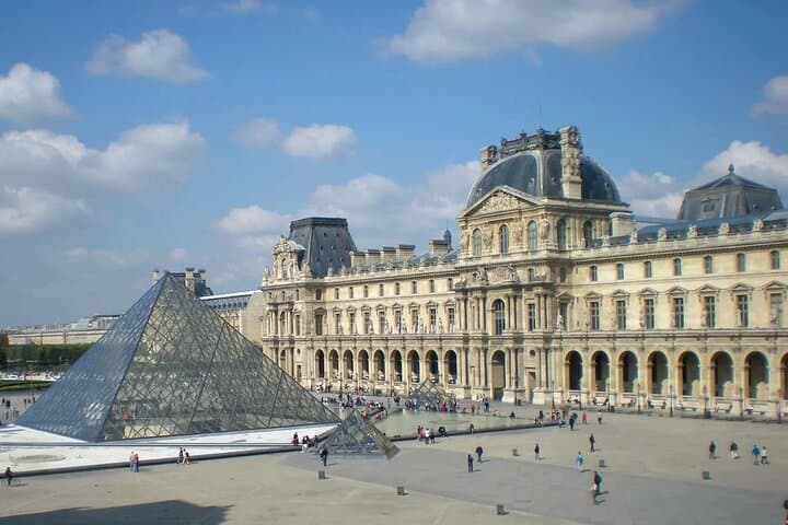 Full-Day Private Van Tour in Paris — 10-Hour Panoramic City Highlights photo 3