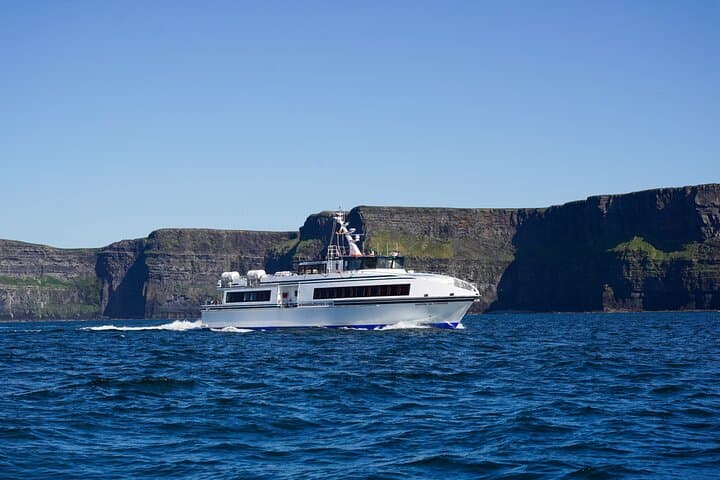 Sail to Inis Mór and Cruise the Cliffs of Moher: Day Trip from Galway