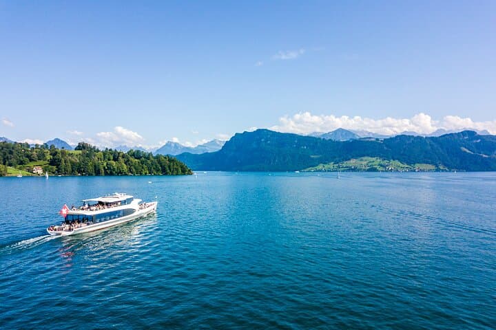Lake Lucerne Panoramic Sightseeing Cruise: 1-Hour Yacht Tour from Lucerne photo 6