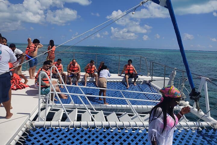 Isla Mujeres Catamaran: Open Bar, Snorkel & Beach Club Day Trip from Cancun photo 5