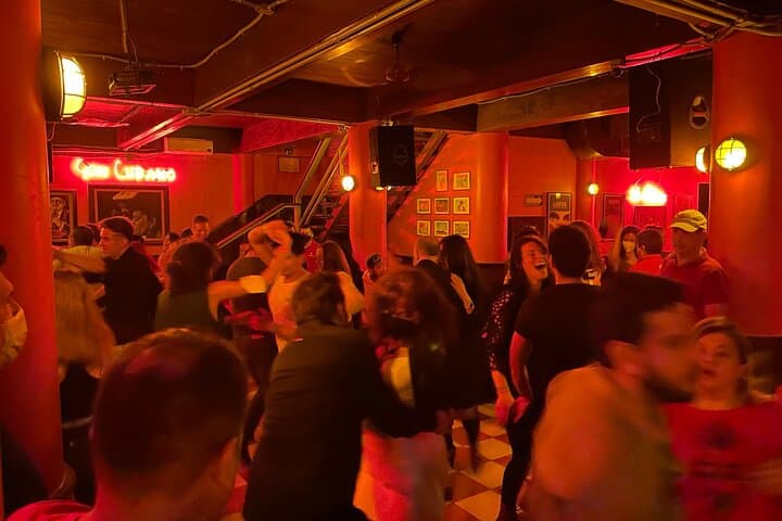 Mexico City Salsa Night: 2.5‑Hour Class with Live Music in Centro photo 4