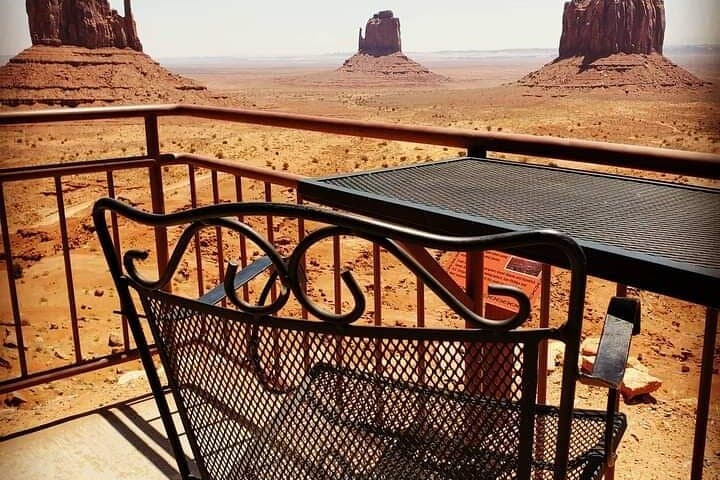 Monument Valley 1.5-Hour Jeep Tour: Mittens, Monoliths & Navajo Stories
