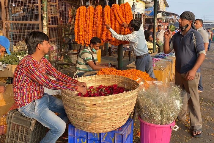 Dawn at Delhi's Ghazipur Flower Market — Private Half-Day Tour photo 2