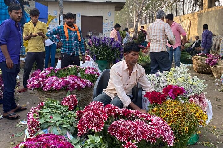 Dawn at Delhi's Ghazipur Flower Market — Private Half-Day Tour photo 4
