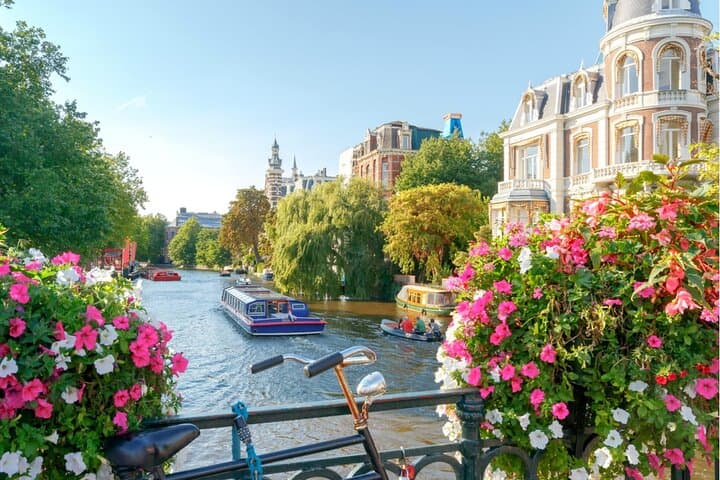 Self-Guided Puzzle Game on Amsterdam’s Canals — Interactive City Walk from Dam Square