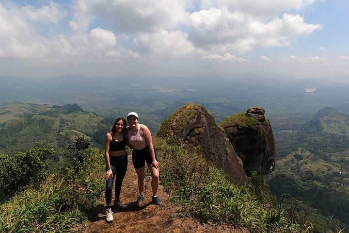 Hiking Pico de la Pava: Tri-State Summit and Community Meal in Sierra de Tabasco