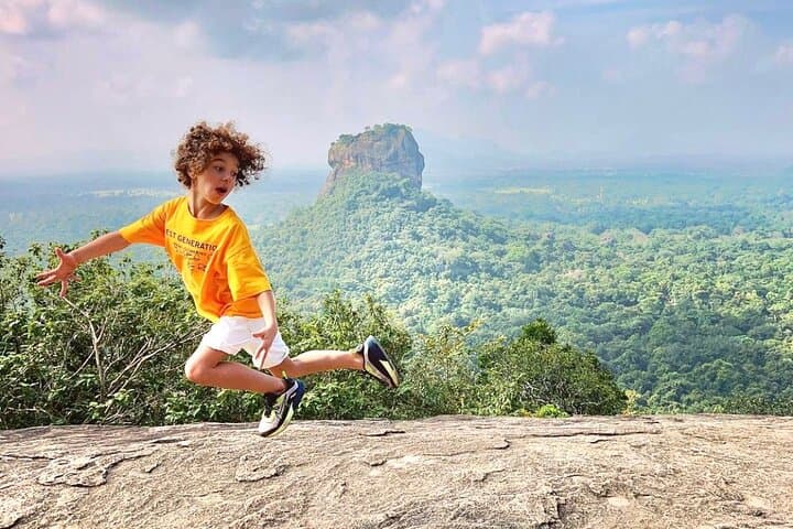 Sigiriya Rock Fortress and Dambulla Cave Temples: Private Day Trip from Colombo